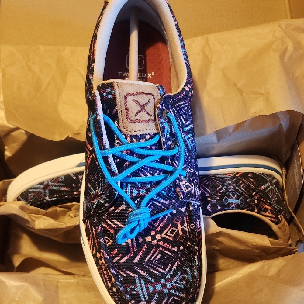 Twisted X Patterned Sneakers with Blue Laces size 8.5